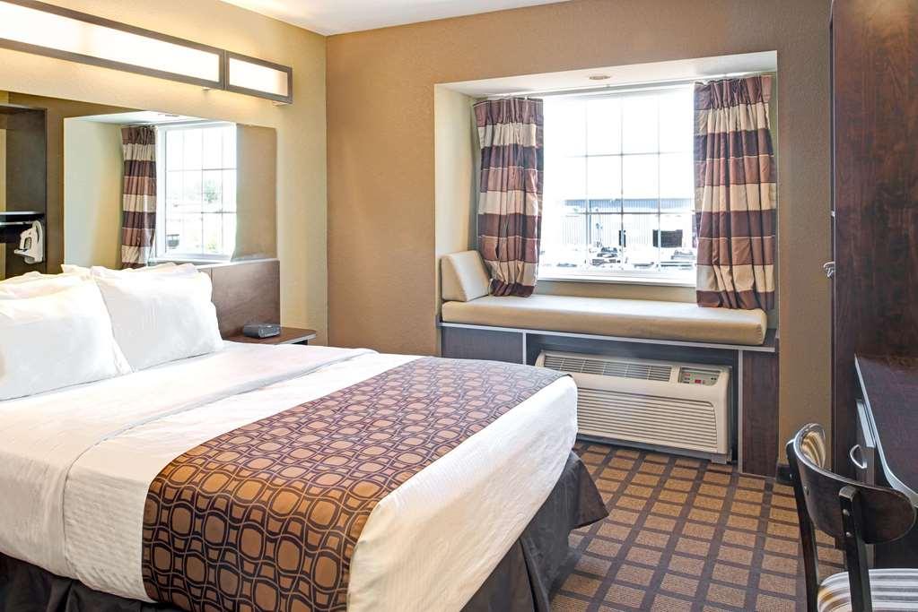 Microtel Inn & Suites By Wyndham Bluffs Council Bluffs Εξωτερικό φωτογραφία