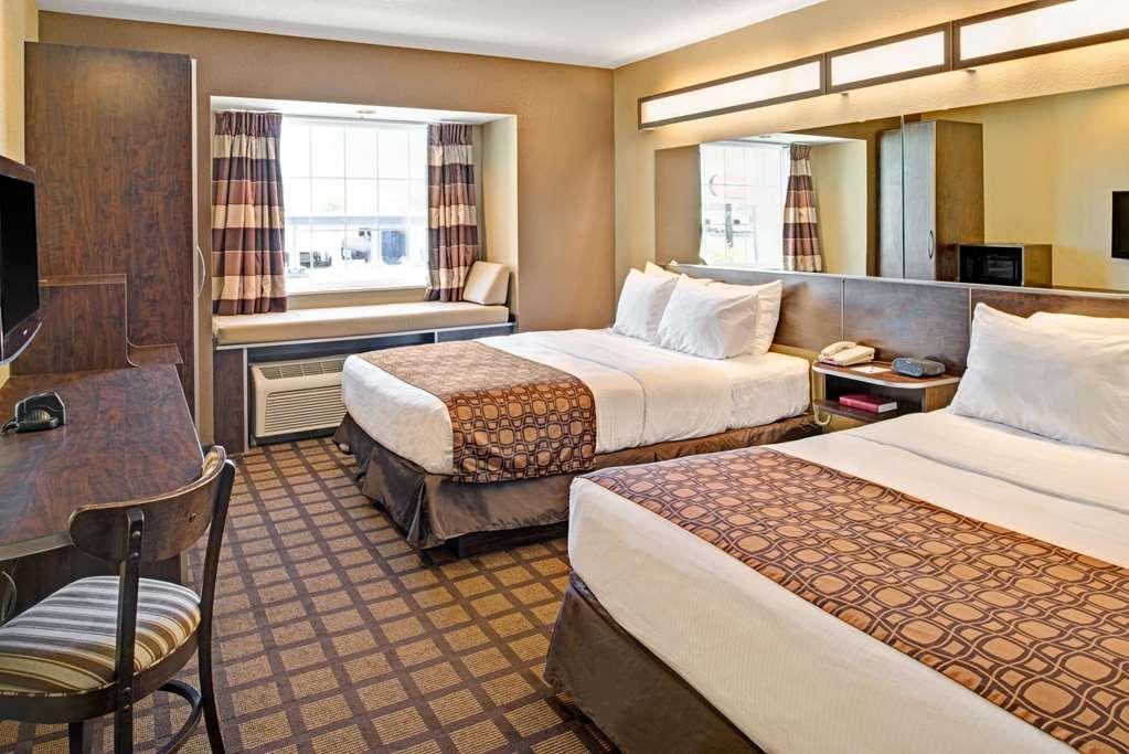 Microtel Inn & Suites By Wyndham Bluffs Council Bluffs Εξωτερικό φωτογραφία