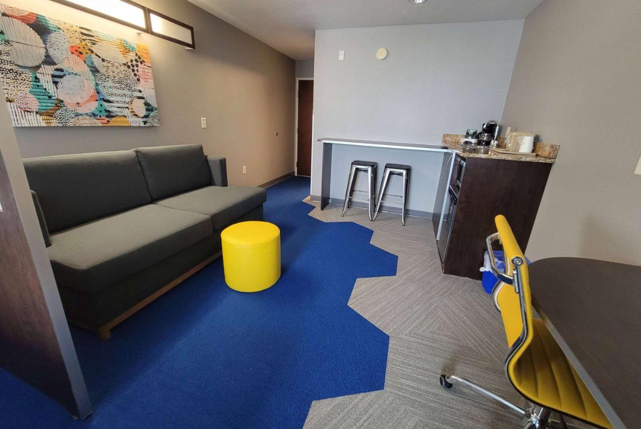 Microtel Inn & Suites By Wyndham Bluffs Council Bluffs Εξωτερικό φωτογραφία