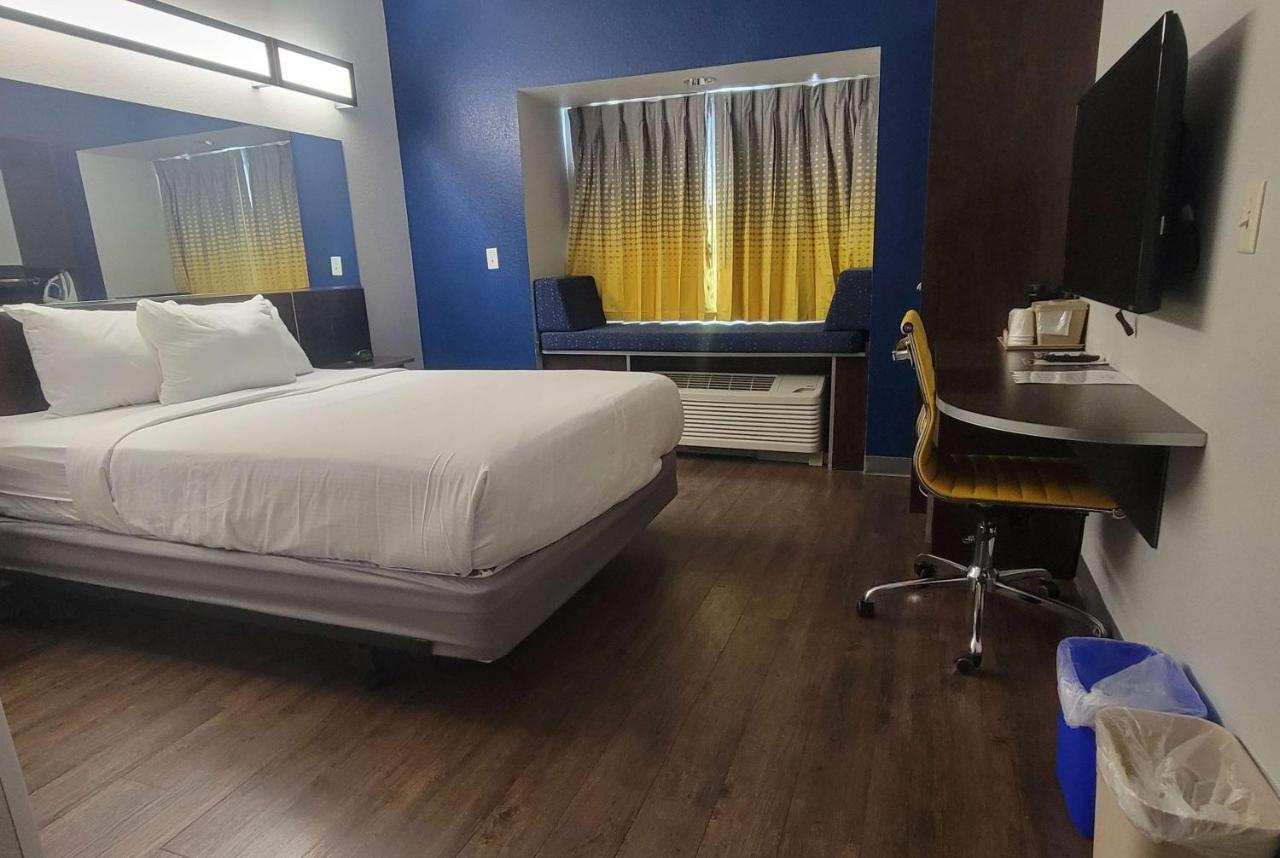 Microtel Inn & Suites By Wyndham Bluffs Council Bluffs Εξωτερικό φωτογραφία