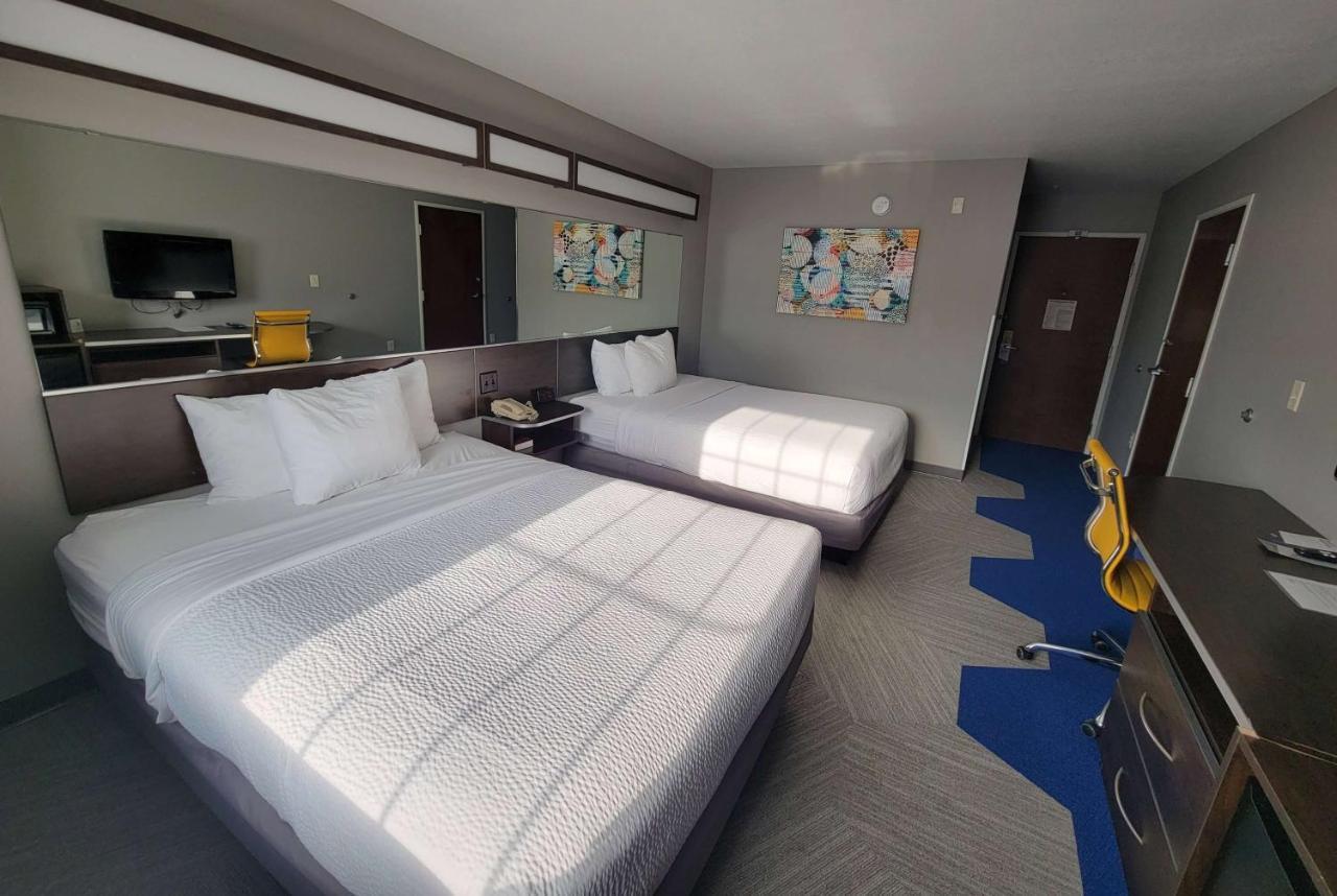 Microtel Inn & Suites By Wyndham Bluffs Council Bluffs Εξωτερικό φωτογραφία