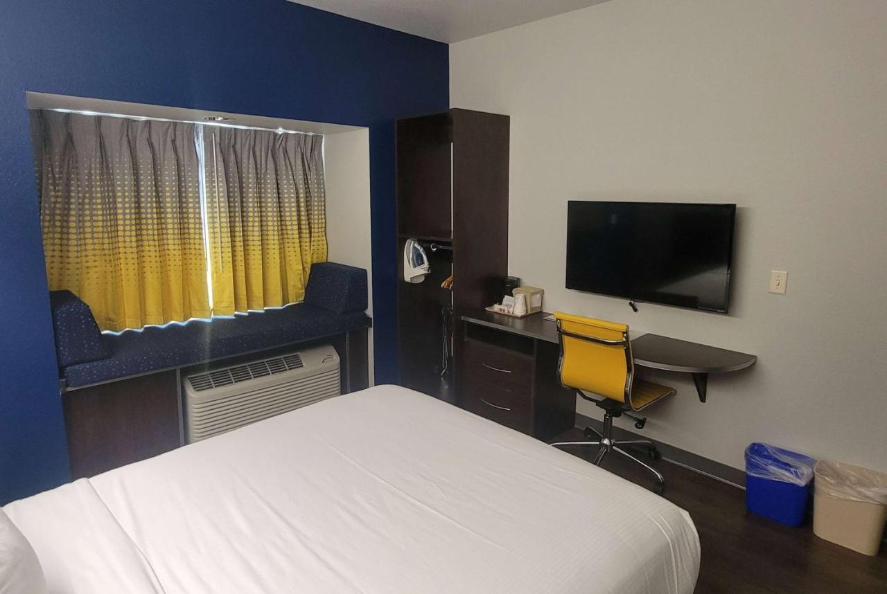Microtel Inn & Suites By Wyndham Bluffs Council Bluffs Εξωτερικό φωτογραφία