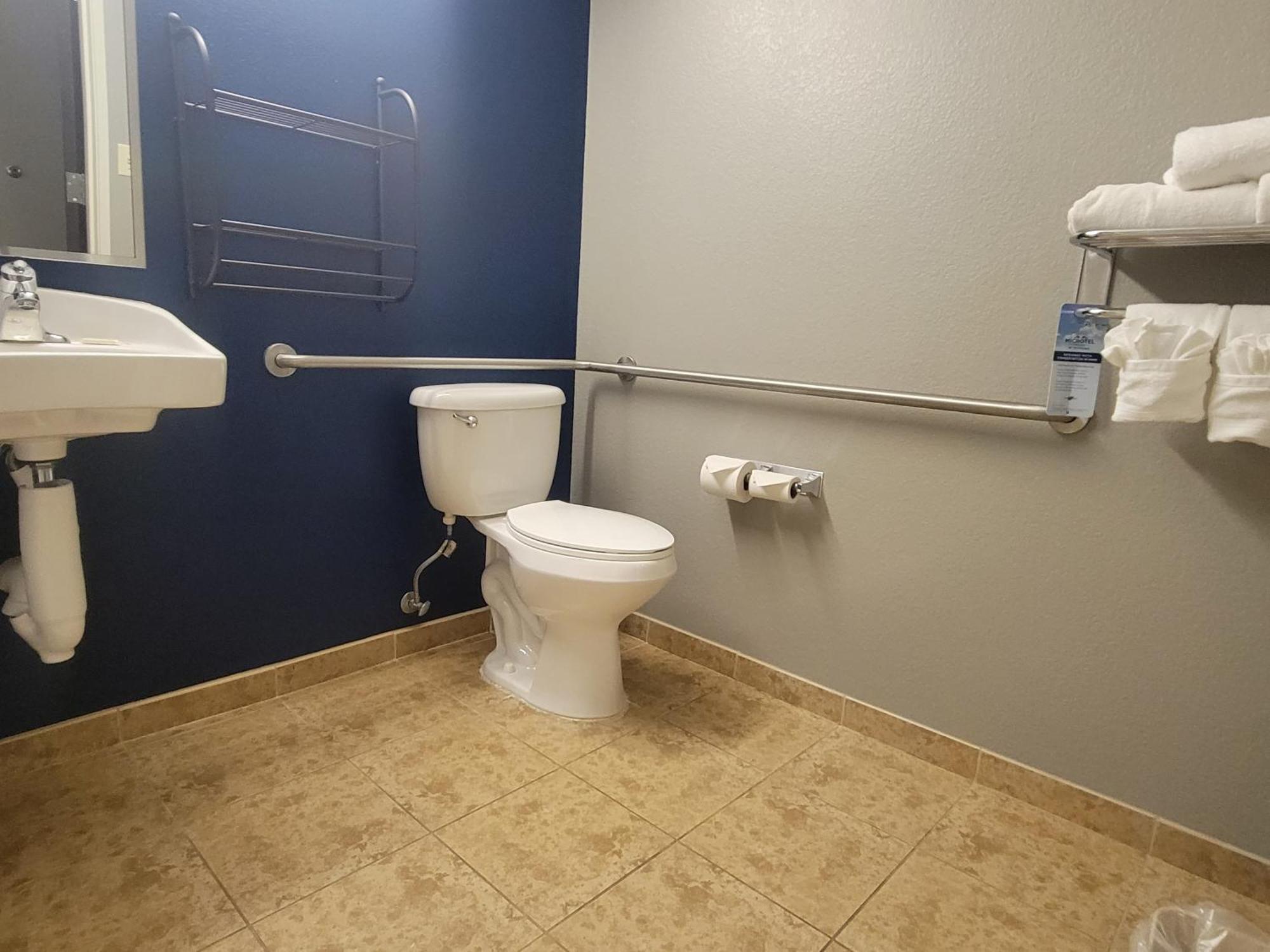 Microtel Inn & Suites By Wyndham Bluffs Council Bluffs Εξωτερικό φωτογραφία
