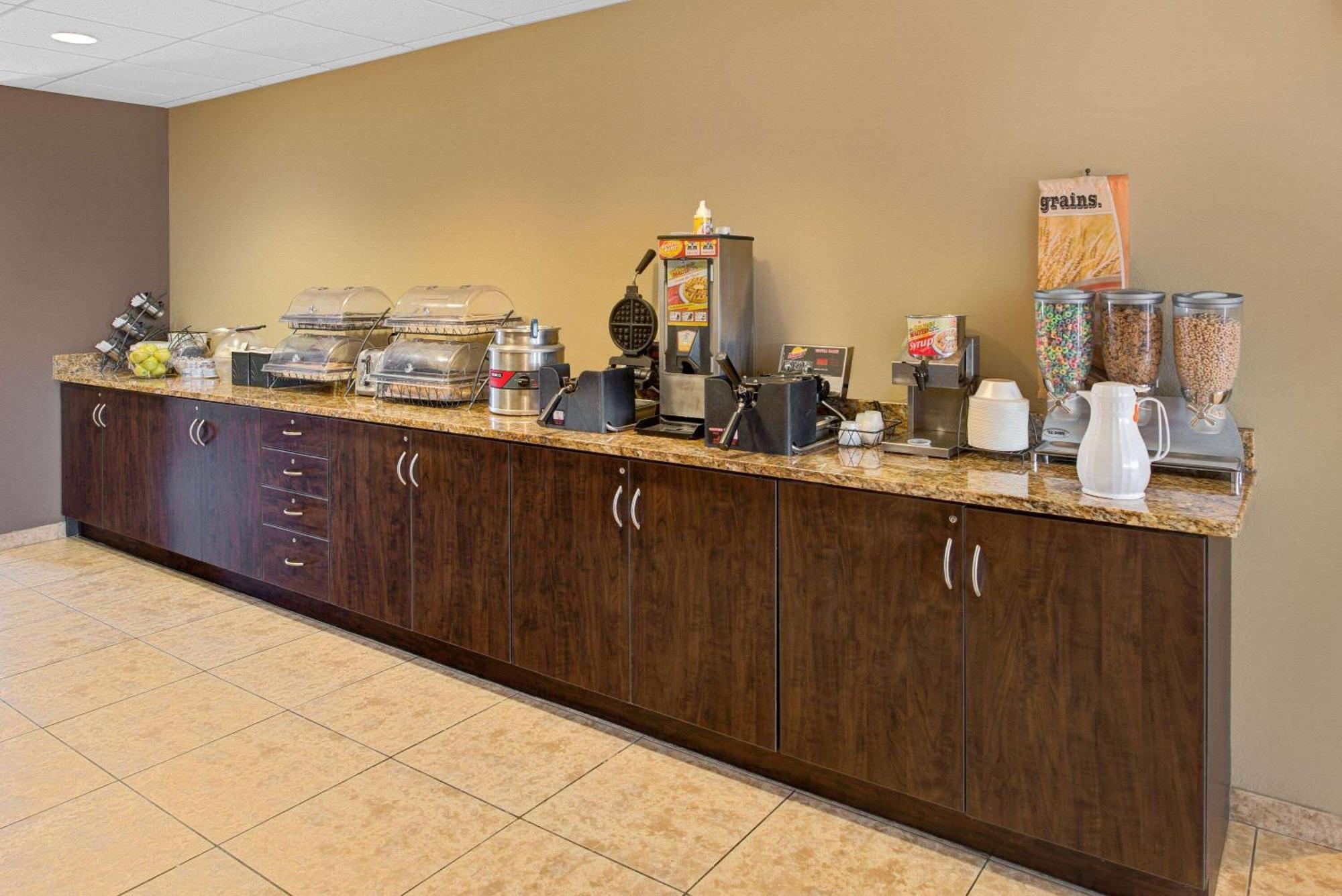 Microtel Inn & Suites By Wyndham Bluffs Council Bluffs Εξωτερικό φωτογραφία