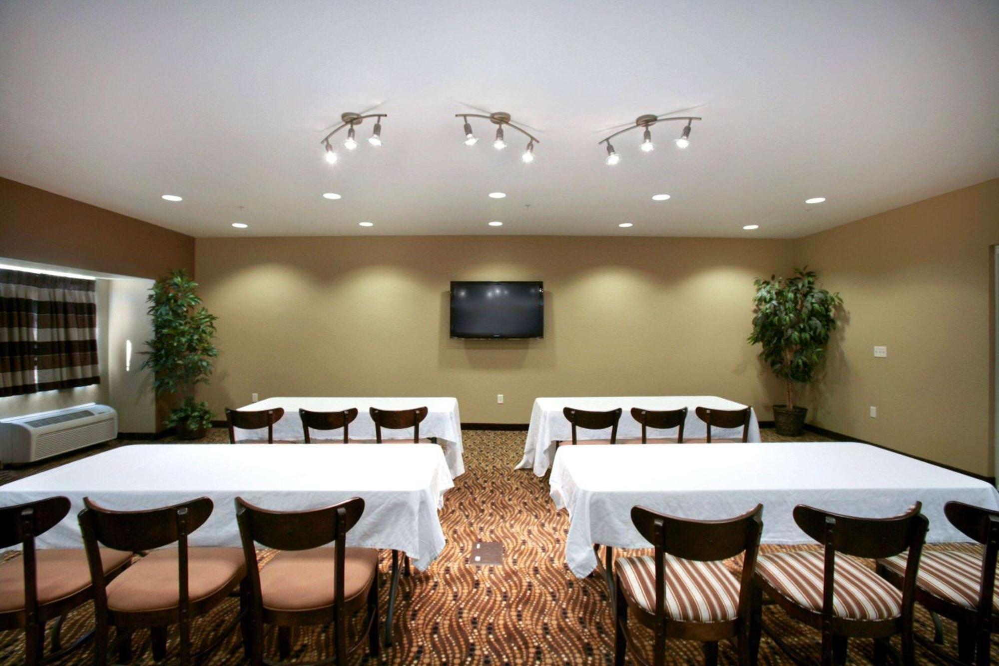 Microtel Inn & Suites By Wyndham Bluffs Council Bluffs Εξωτερικό φωτογραφία